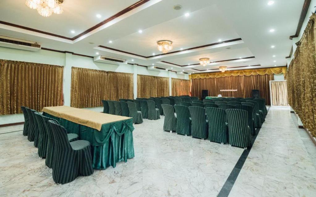 The Pine Resort Pathum Thani Exterior foto