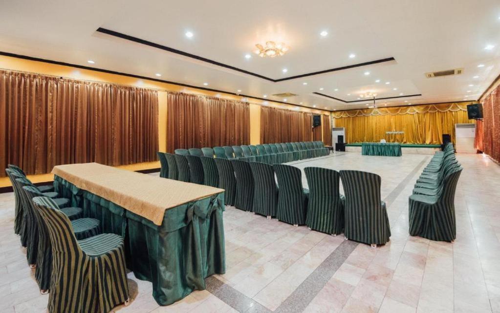 The Pine Resort Pathum Thani Exterior foto