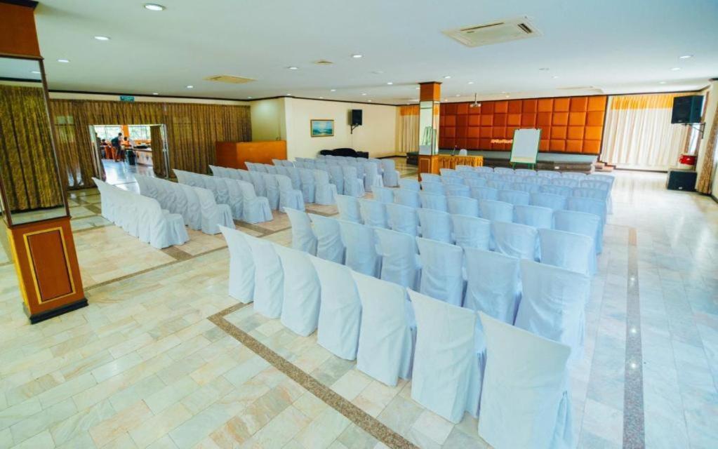 The Pine Resort Pathum Thani Exterior foto