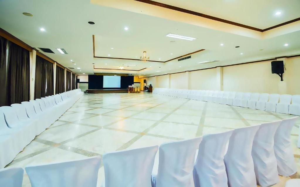 The Pine Resort Pathum Thani Exterior foto
