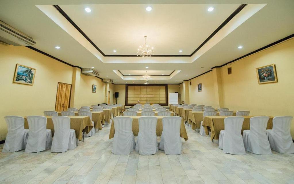 The Pine Resort Pathum Thani Exterior foto