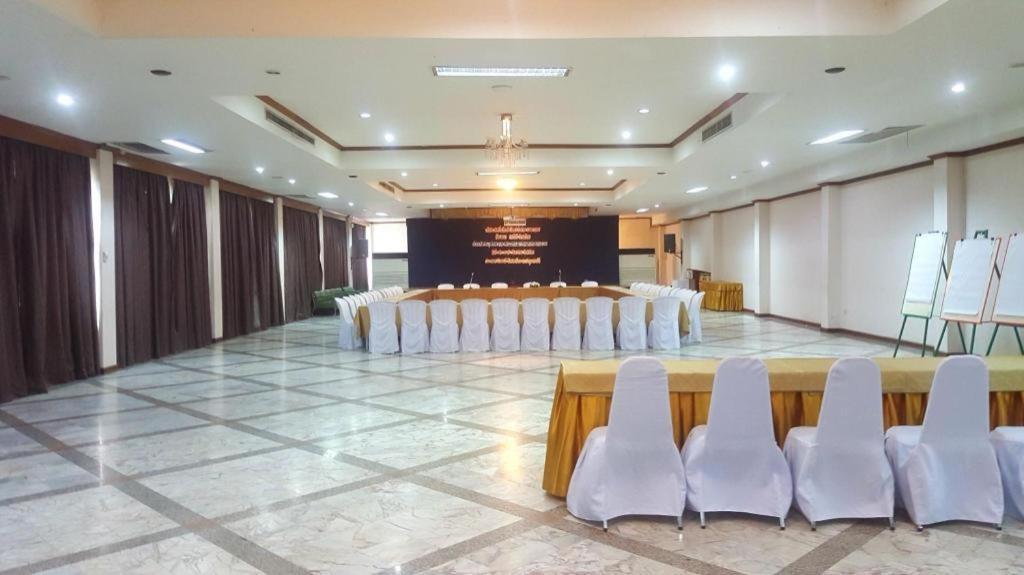 The Pine Resort Pathum Thani Exterior foto