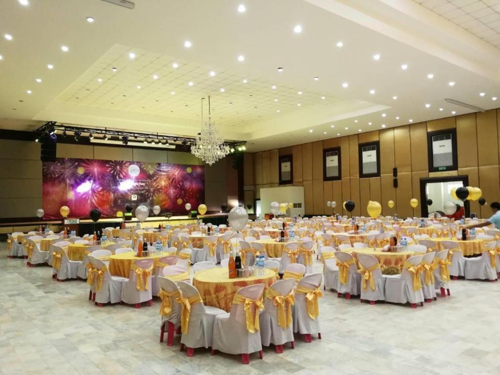 The Pine Resort Pathum Thani Exterior foto