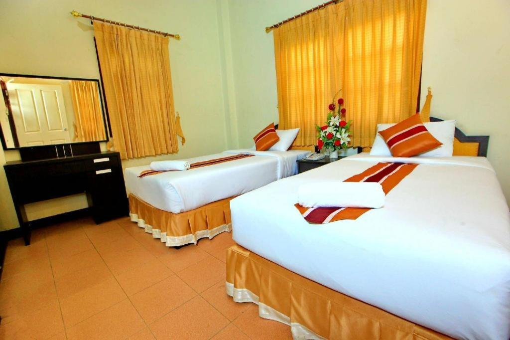 The Pine Resort Pathum Thani Exterior foto