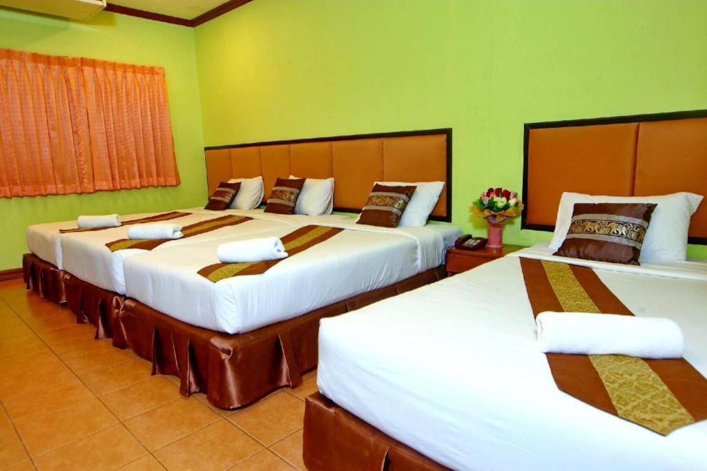 The Pine Resort Pathum Thani Exterior foto