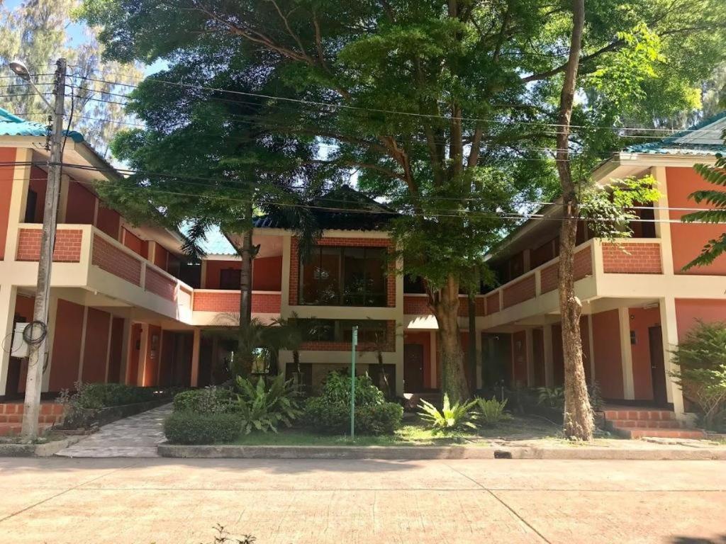 The Pine Resort Pathum Thani Exterior foto