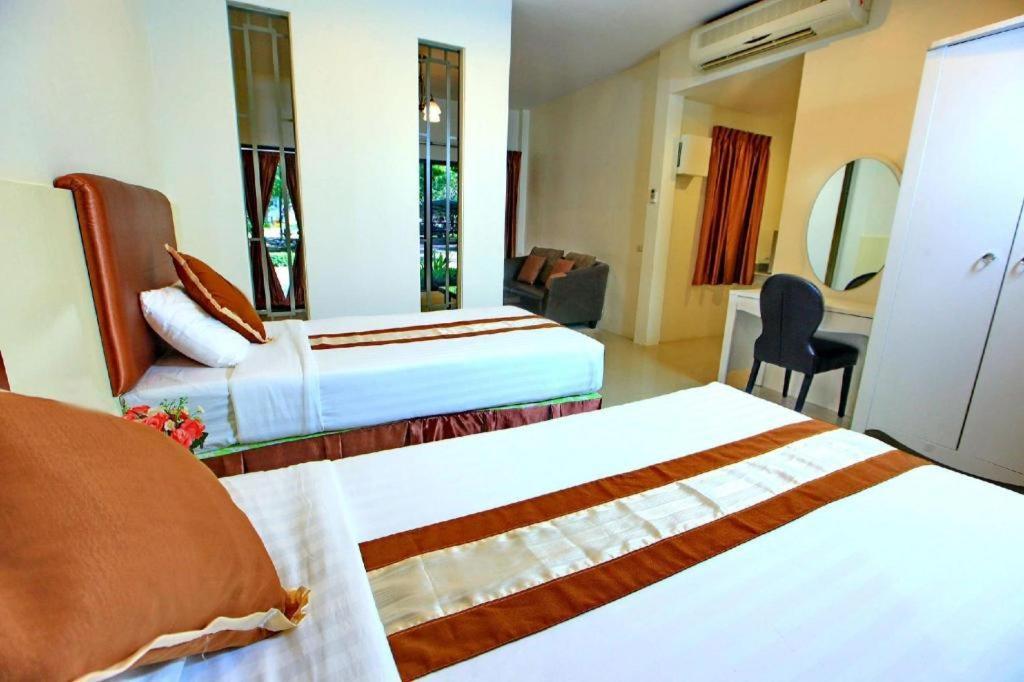 The Pine Resort Pathum Thani Exterior foto