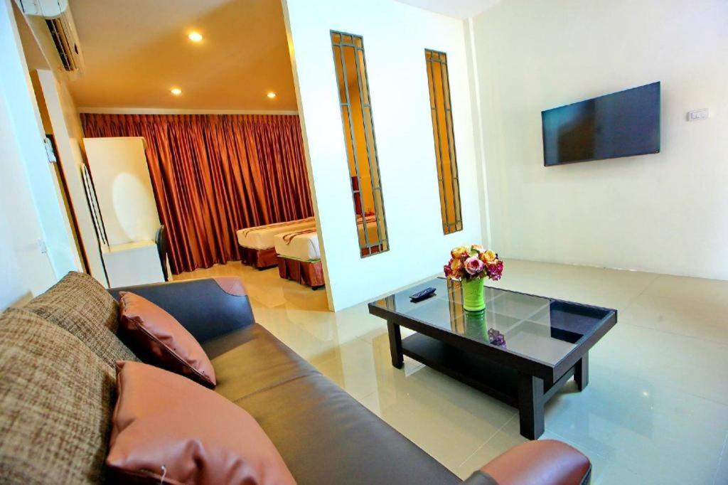 The Pine Resort Pathum Thani Exterior foto